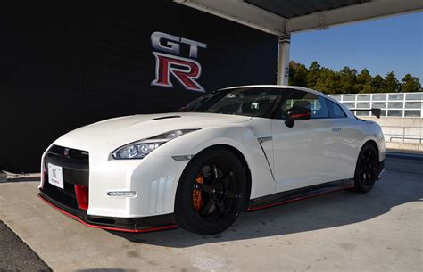 First Drive 2015 Nissan Gt R And 2016 Nissan Gt R Nismo Driving