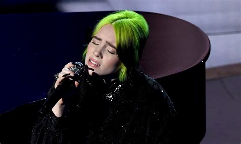 Oscar 2020 In Memoriam Billie Eilish Canta Yesterday Dei Beatles E Commuove La Platea Video