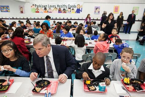 First Lady Visits Parklawn Elementary School | The White House