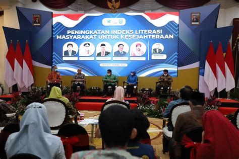 Perpustakaan Kota Batu Terima Pojok Baca Digital POCADI Wali Kota