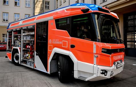 E Mobility Vorreiter Berlin Testet Erstes Elektrisches L Schfahrzeug