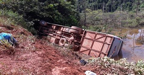 Ônibus passageiros tomba no KM 240 da BR 230 destino de Itaituba