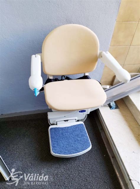 Silla Salvaescaleras Para Salvar Un Tramo Recto En Una Comunidad De