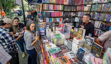 Medellín celebra la Feria Popular Días del Libro en los rededores de la BPP