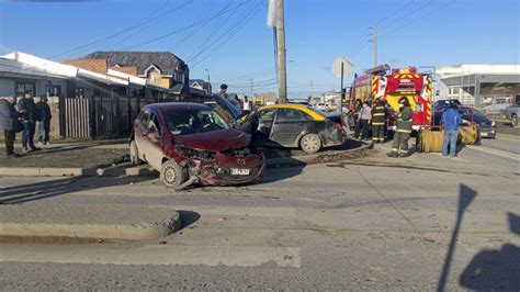 Choque entre vehículo particular y taxi dejó un lesionado en Punta