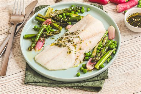 Filet De Merlu Et L Gumes De Printemps Sauce Aux Herbes