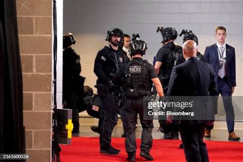 454 Us Uniformed Secret Service Stock Photos High Res Pictures And