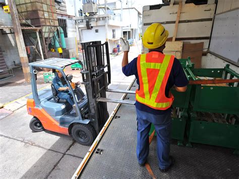 12 Forklift Hand Signals Every Operator Should Know Bigrentz