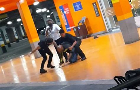 Homem negro é espancado e morto por segurança do Carrefour em Porto