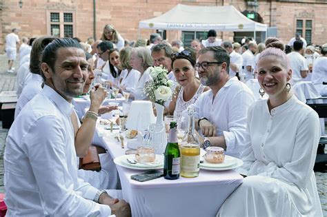 Diner En Blanc Im Aschaffenburger Schlosshof