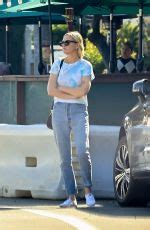 KIRSTEN DUNST Grabs A Coffee Before Making A Stop At A CBD Store 11 01