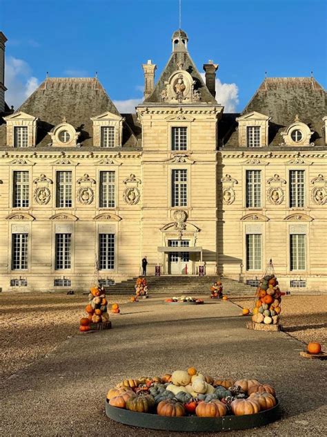 Visiting Château de Cheverny: A 17th Century Loire Valley Castle