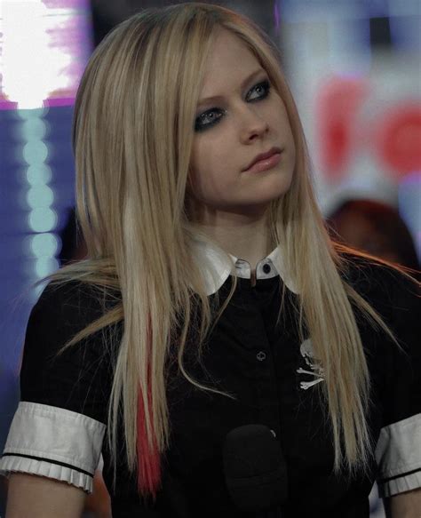 Pin By Via On Sin Nombre Avril Lavigne Singer Long Hair Styles