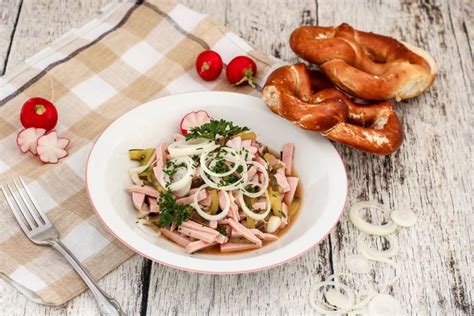 Bayerischer Wurstsalat Rezept schnell gemacht und mit angenehmer Würze