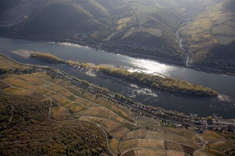 Lorch Aus Der Vogelperspektive Uferbereiche Mit Durch Niedrig Wasser