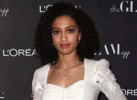 Samantha Logan Biography, Age, Wiki, Height, Weight, Boyfriend, Family ...