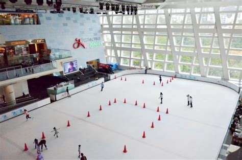 Ice-skating at Festival Walk Glacier for Only HKD10 - Dimsum Daily