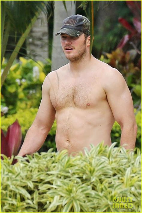 Chris Pratt Goes Shirtless Shows Off His Hot Body In Hawaii Photo 4097796 Chris Pratt