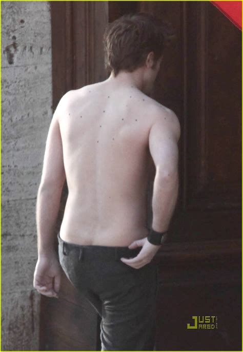 Robert Pattinson Showing His Butt Naked Male Celebrities