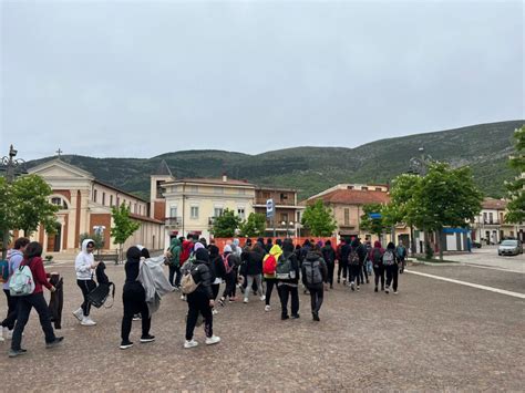 Escursione Al Geosito Della Faglia Di Monte Serrone Con I Ragazzi Del