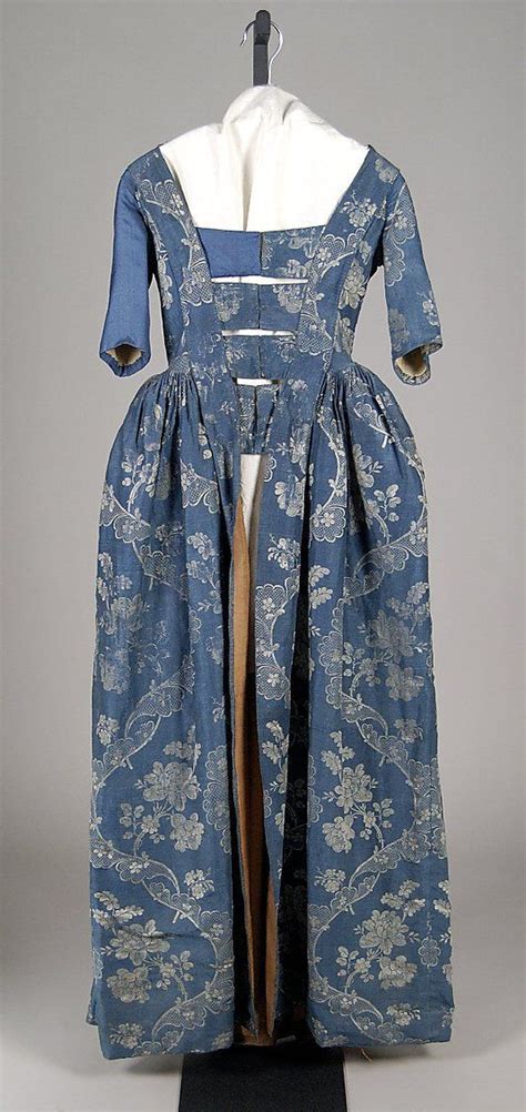 Elegant British Robe From The 18th Century