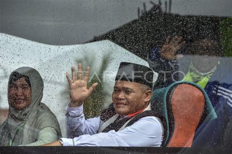 Pemberangkatan Jamaah Calon Haji Pangandaran Antara Foto