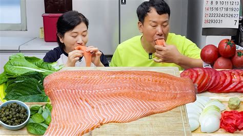 생연어 토마토 바질 발사믹 소스 빵으로 만들어 먹는 연어회 연어초밥 연어 상추쌈 연어 샌드위치 먹방 Youtube