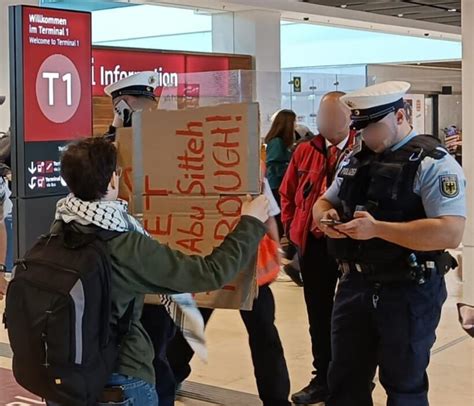 Roma Sabato Aprile Presidio Allambasciata Tedesca Rivoluzione