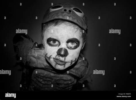 Kind zu halloween Fotos und Bildmaterial in hoher Auflösung Alamy