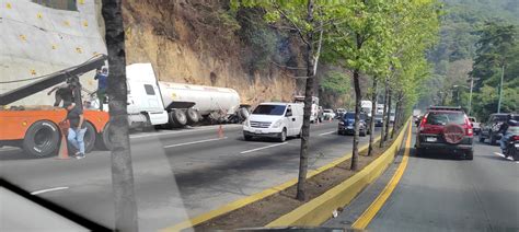 Reportan tránsito lento en el km 24 de la CA 1 en dirección a la Ciudad