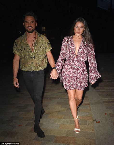 Hot Sexy Faye Colebourn Bikini Pics