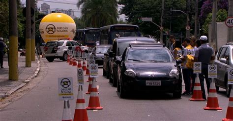 G1 Blitz Da Lei Seca Flagra 17 Motoristas Alcoolizados Na Zona Oeste