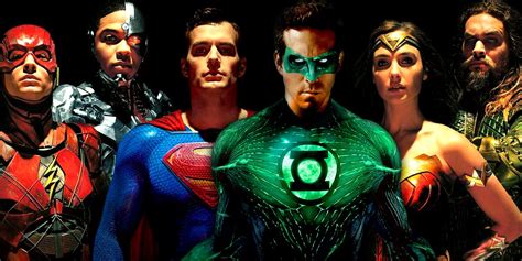 Ryan Reynolds Celebrates The Snyder Cut By Watching Green Lantern