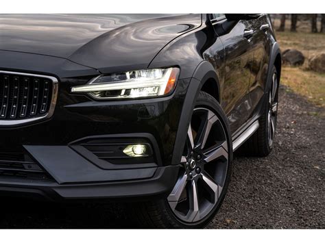 2023 Volvo V60: 214 Exterior Photos | U.S. News