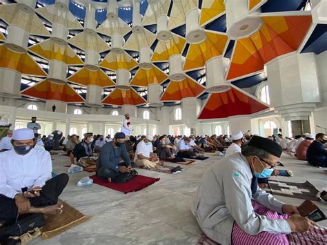 Masjid Kubah Gelar Salat Jumat Perdana Meski Belum Diizinkan Gubernur