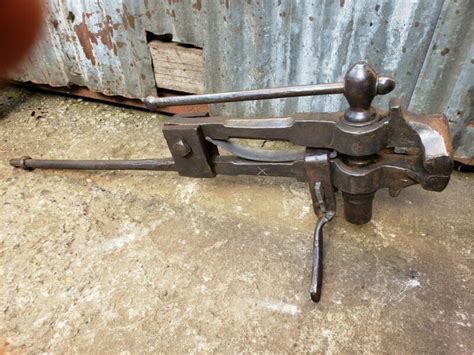 Vtg Working Antique Blacksmith Bladesmith Post Leg Vise Anvil