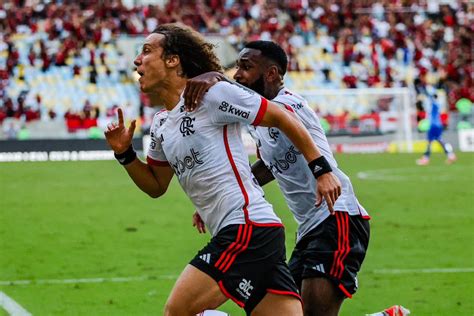 Flamengo Aplica Goleada Hist Rica No Vasco E Assume A Lideran A Placar