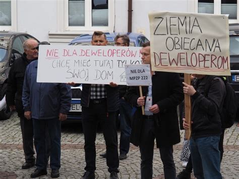 Gorąco pod Urzędem Miasta Łodzi Protestujący mieszkańcy osiedla