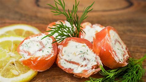 Easy And Delicious Smoked Salmon Roulade Youtube