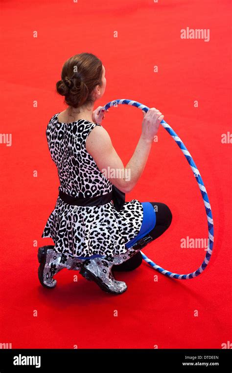 Chica Girando El Aro Hula Alrededor De Blackpool Lancashire Reino