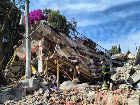 Explosión por gas derrumba casa en Tlalpan y deja varios heridos fotos