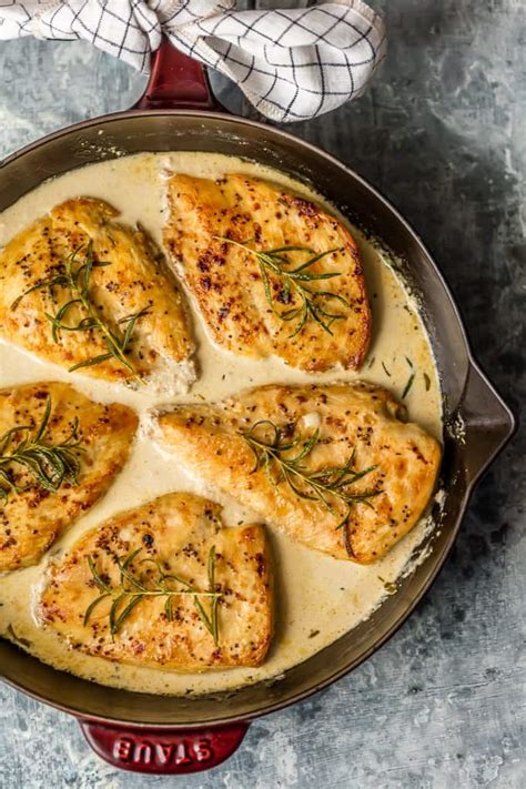 Poulet de Dijon à la sauce au vin blanc Poulet au vin blanc