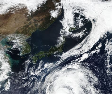 Super Typhoon Hagibis: Hundreds of flights and trains canceled in Japan ...