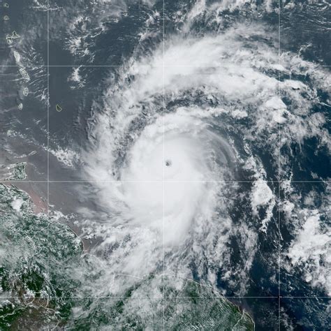 AUMENTAN LAS ALERTAS POR BERYL En Su Avance Hacia El Caribe Alcanza