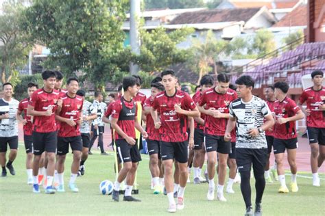 Official Training Timnas Indonesia U Di Lapangan Thor