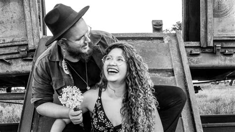 Primeiro Palco Sesc de abril tem apresentação do duo Vozmecê Geral