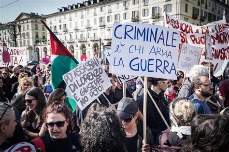 Primo Maggio A Torino Volti E Simboli Del Corteo La Repubblica