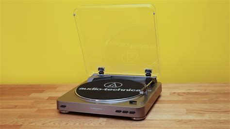 Audio Technica AT-LP60 product photos - CNET