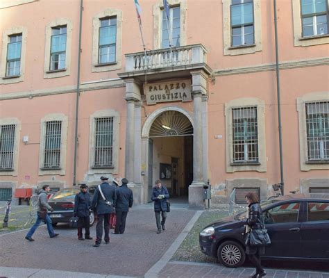 Mani al collo della compagna sconterà tre anni di reclusione