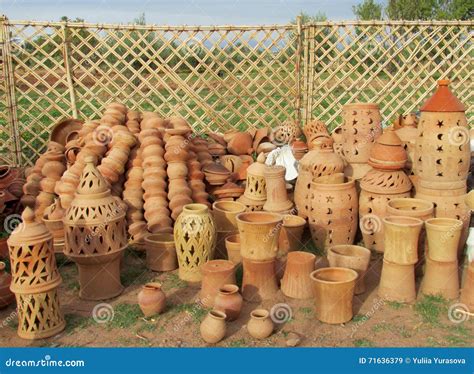 Clay Pots In Arabic Market Stock Image Image Of Craftsmanship 71636379